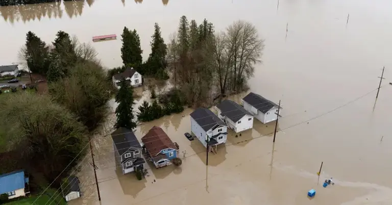 বন্যায় প্লাবিত ঘর-বাড়ি